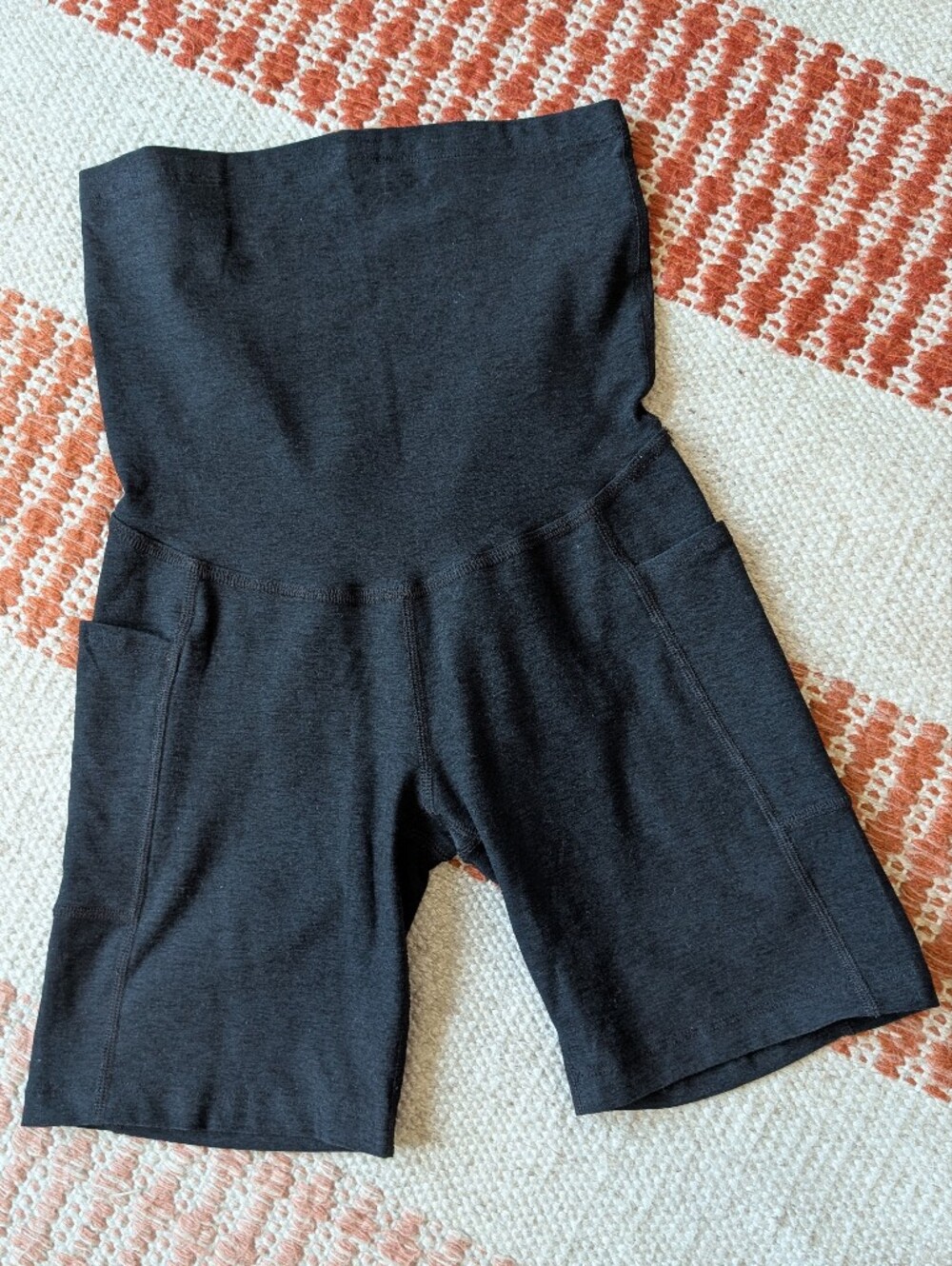 Beyond Yoga Beyond The Bump Maternity Bike Shorts Pockets Small Space Dye Black